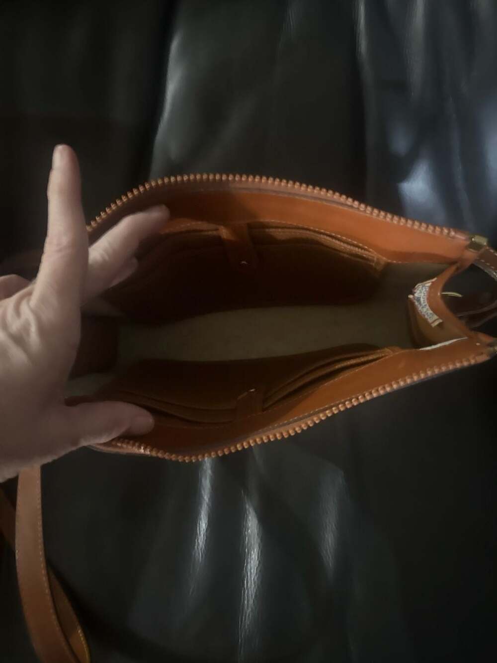 Vintage Dooney & Bourke All Weather Leather Two-Tone Cream and Tan Crossbody Bag - Picture 3 of 4